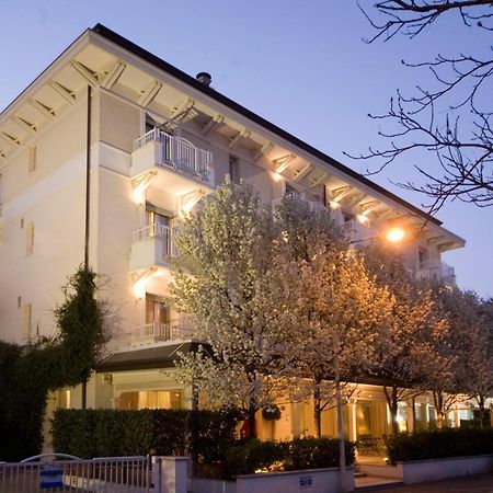 Hotel Maestrale Риччоне Екстер'єр фото
