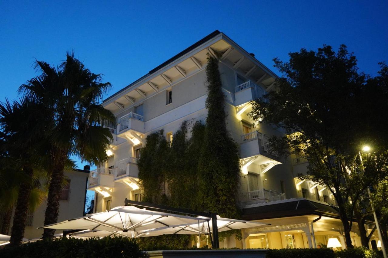Hotel Maestrale Риччоне Екстер'єр фото